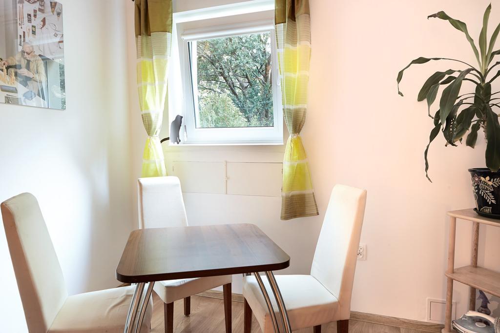 Lovely Garden Flat Near Royal Park Varsóvia Quarto foto